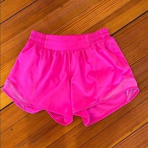 Lululemon pow pink hotty hots 4”